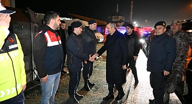 Vali Sezer görev başındaki personelinin yeni yılını kutladı