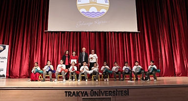ÇALIŞTAYDA MİNİK RİTİM GRUBU GÖSTERİSİ