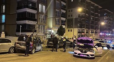 Trafik kazasında 5 araç zarar gördü
