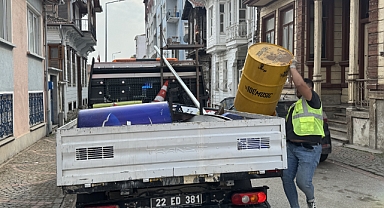 Yol kenarlarındaki malzemeler toplandı