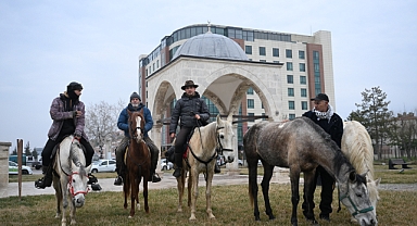 Atlı hacı adayları dualarla uğurlandı