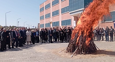 Baharın müjdesi nevruz ateşi yandı