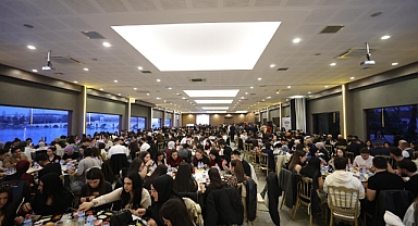 Bakan Bak, iftarda gençlerle buluştu