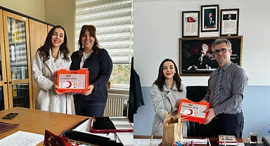 Eczacı Esra Er’den anlamlı yardım