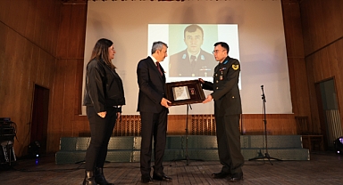  El Bab gazisine Devlet Övünç Madalyası ve Beratı verildi