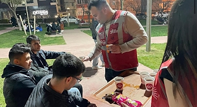 Gençlerle çay sohbeti yaptılar
