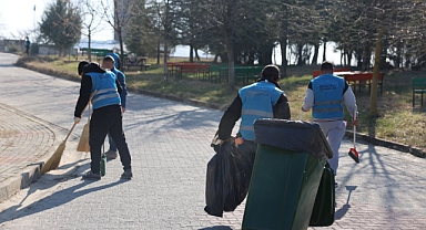 Hükümlüler temizlik çalışması yaptı