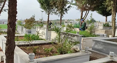 MEZARLIKLARDA BAYRAM ÖNCESİ TEMİZLİK VE BAKIM