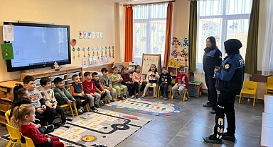 Minik Öğrencilere Polislik Mesleği Tanıtıldı
