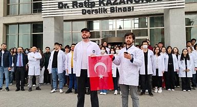 TIP ÖĞRENCİLERİNDEN HUKUKSUZLUĞA TEPKİ