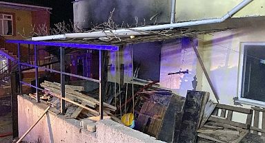 Yangında 4 kişi dumandan etkilendi