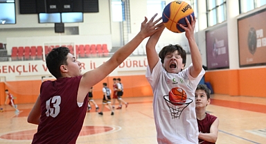 Yeşilay Haftası dolayısıyla basketbol turnuvası düzenlendi