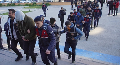 38 gümrük memuru adliyeye getirildi