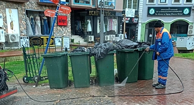 Çöp konteynerleri dezenfekte edildi