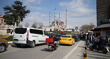 EDİRNE’DEN 404 BİN 680 YOLCU GEÇTİ