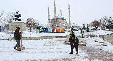 Kar geliyor