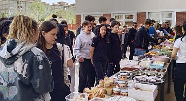 Öğrencilerden kermes