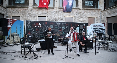 Türkçe ve Yunanca şarkılar seslendirildi