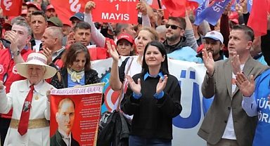 “YAŞASIN EŞİTLİK VE ADALET MÜCADELESİ! YAŞASIN 1 MAYIS”