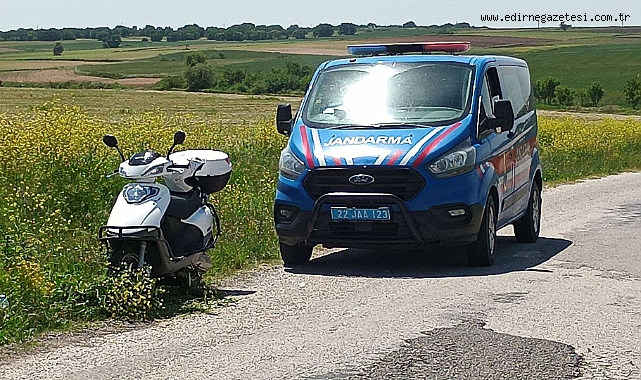 Motosikletin devrilmesi sonucu 2 kişi yaralandı