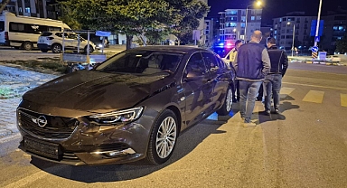 Otomobille çarpışan motosikletin sürücüsü yaralandı