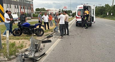 Otomobille çarpışan motosikletin sürücüsü yaralandı