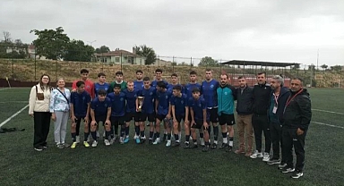 Şampiyon Şükrüpaşa SK Kupasını Kaldırdı