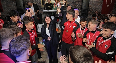 Şampiyonluğu doyasıya kutladılar