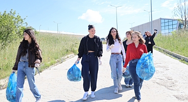 TÜ. ÖĞRENCİLERİNDEN GÖNÜLLÜ TEMİZLİK