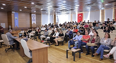 “Yapay Zeka Çevirisi ve Yeni Olanaklar” konferansı düzenlendi