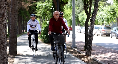 63 yıldır pedal çeviriyor, gençlere örnek oluyor