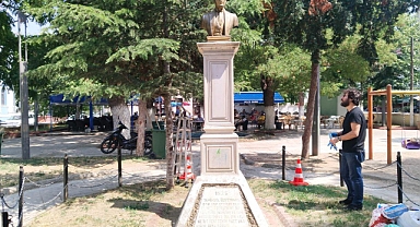 89 YILLIK ATATÜRK BÜSTÜ YENİLENİYOR