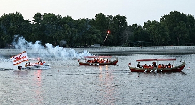 Galatasaraylılar şampiyonluk kupasını Meriç Nehri'nde de kaldırdı