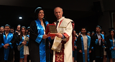 İki Çocuk Annesi, Fakülte Birincisi
