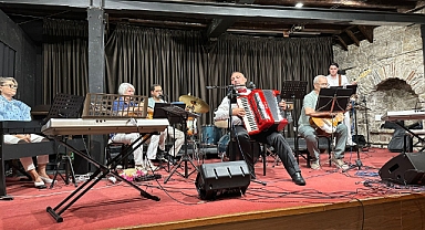 Kaşıkçı Yunanistan’da sahne aldı