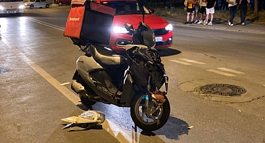 Motokurye hafif ticari araçla çarpıştı