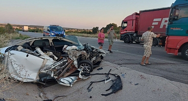 Otomobilin sürücüsü ağır yaralandı