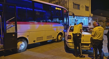 Otomobille çarpışan minibüsteki yolcu yaralandı