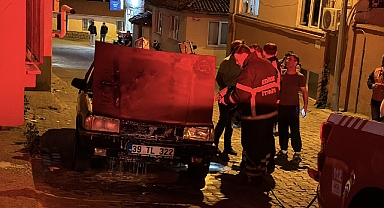 Park halindeki otomobilde çıkan yangın söndürüldü