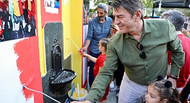 Taraftar Çeşmesi, şampiyon Galatasaray'ın renklerine boyandı