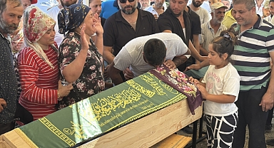 Trafik kazasında hayatını kaybeden 5 kişinin cenazeleri defnedildi