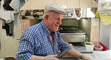 BABADAN OĞULA 72 YILDIR İŞİNİN BAŞINDA
