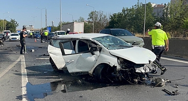 Bariyere çarpan otomobildeki 3 kişi yaralandı