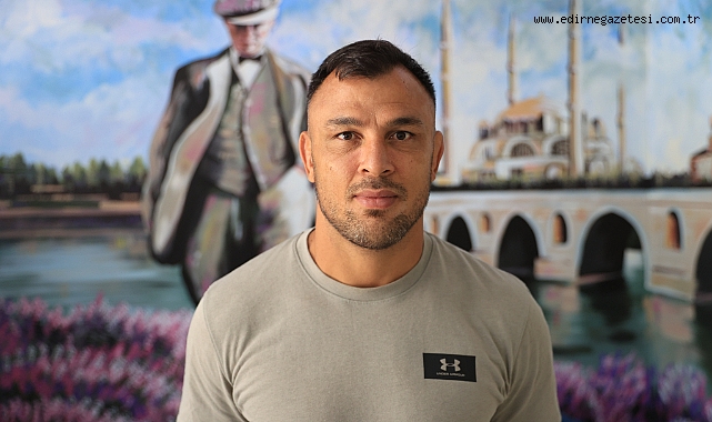 En yaşlı başpehlivan dualı çayırı bırakmak istemiyor