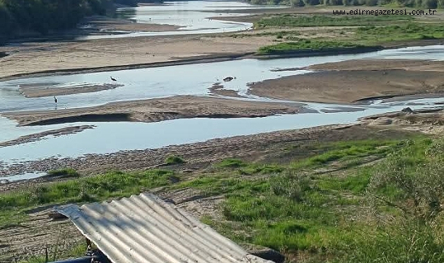Nehir kum gölüne döndü