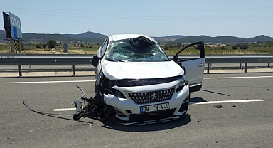 Otomobil, radar uygulaması yapan araca çarptı