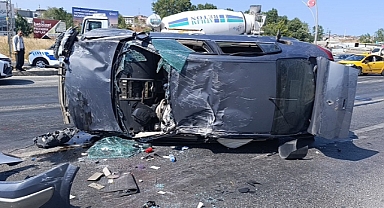 Otomobillerin çarpıştığı kazada sürücü yaralandı