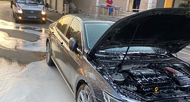 Park halindeki otomobilde çıkan yangın söndürüldü