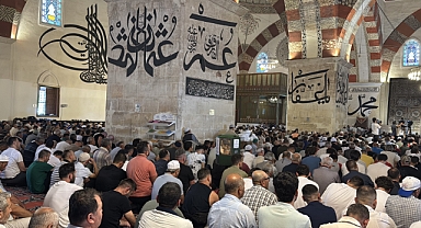 Pehlivanlar cuma namazını selatin camilerde kıldı