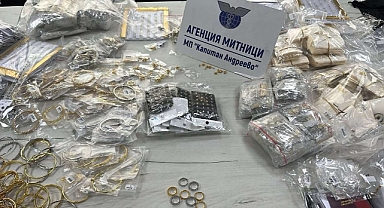 16 Bin Euro değerindeki altın ve gümüş komşuya takıldı